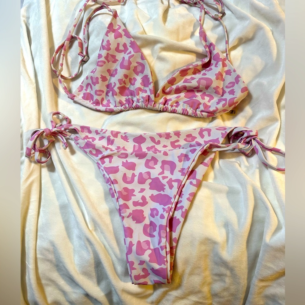 2 piece bikini leopard print size medium